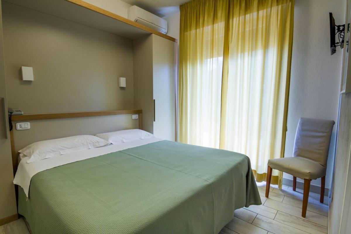 Hotel Mirella Castiglione della Pescaia Cameră foto