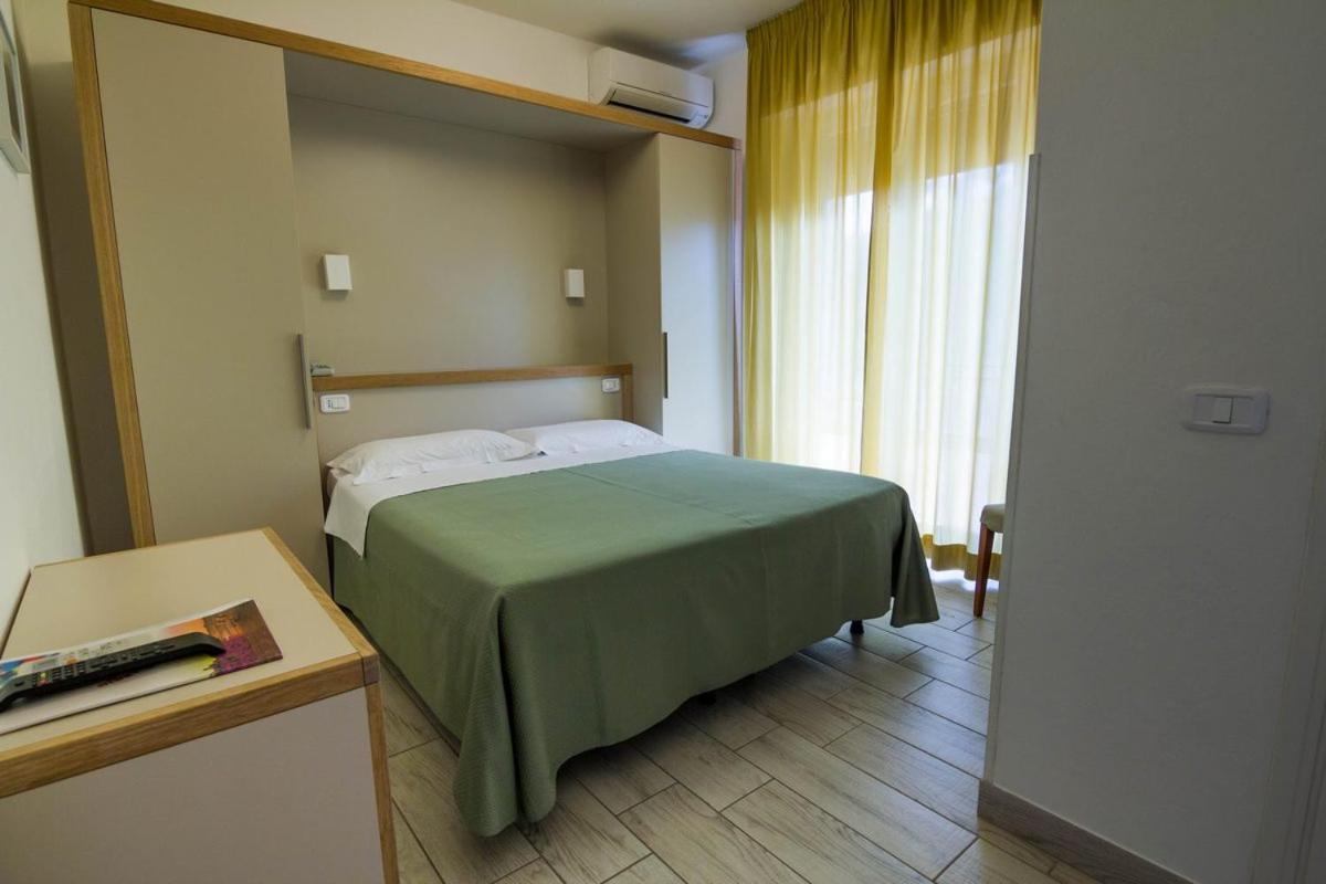 Hotel Mirella Castiglione della Pescaia Cameră foto