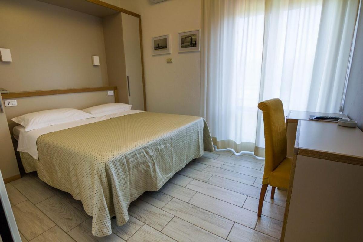 Hotel Mirella Castiglione della Pescaia Cameră foto
