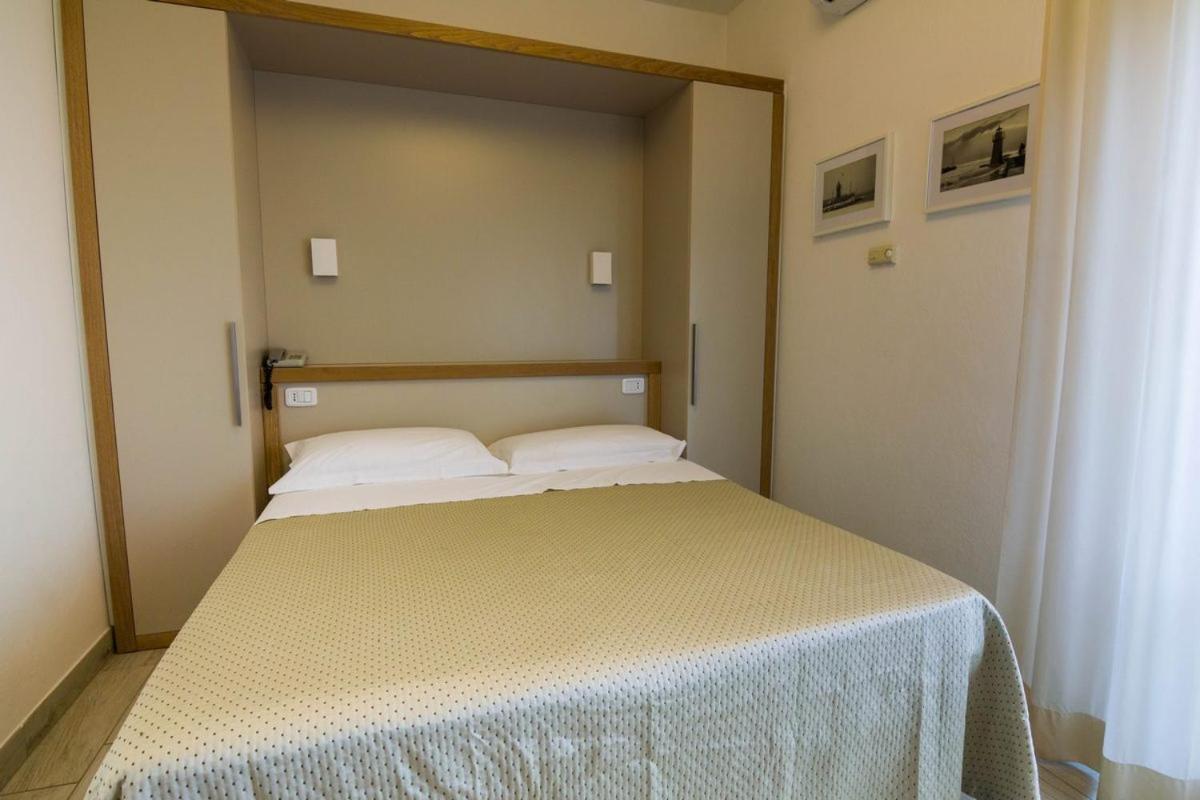 Hotel Mirella Castiglione della Pescaia Cameră foto