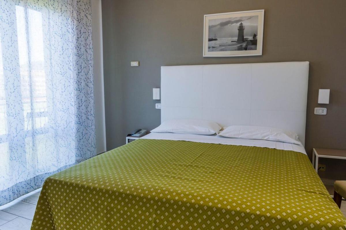 Hotel Mirella Castiglione della Pescaia Cameră foto